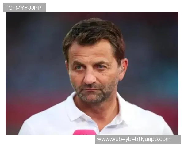 舍伍德指出戈麦斯抬脚过高应被红牌罚下前英超裁判对此表示认同