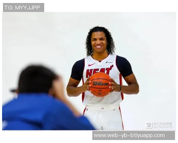 小米切尔全力支持亚库乔尼斯称赞德鲁史密斯打球风格沉稳可靠